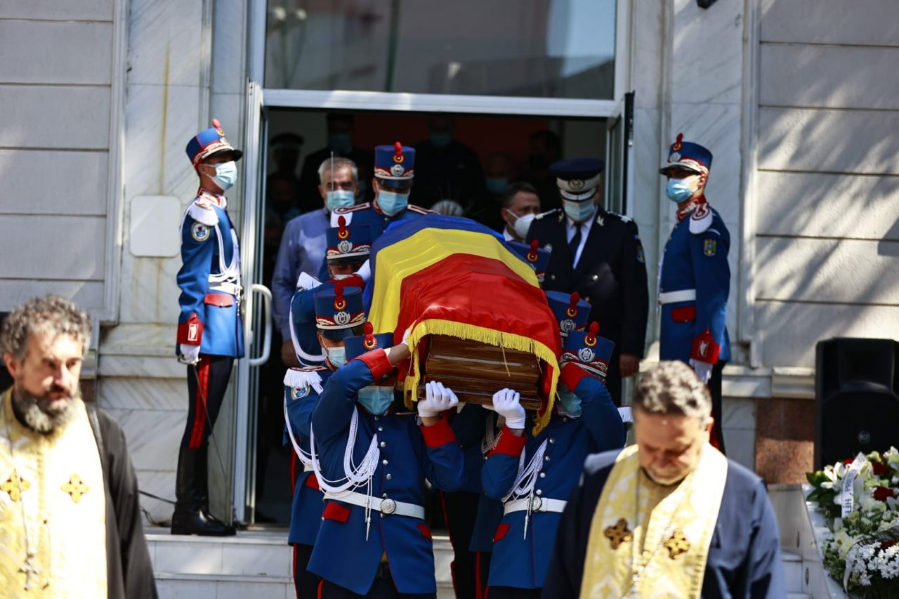 Ivan Patzaichin, condus pe ultimul drum. Canotorul de legendă al României, înmormântat la Bellu  (LIVE VIDEO&FOTO)