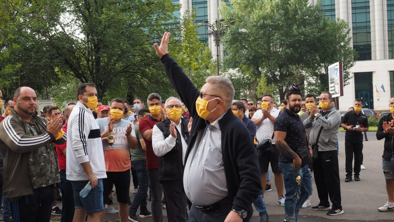 Ion Rădoi a fost întâmpinat cu aplauze la Tribunalul București de sindicaliști de la metrou. De ce ajunge azi în fața judecătorilor
