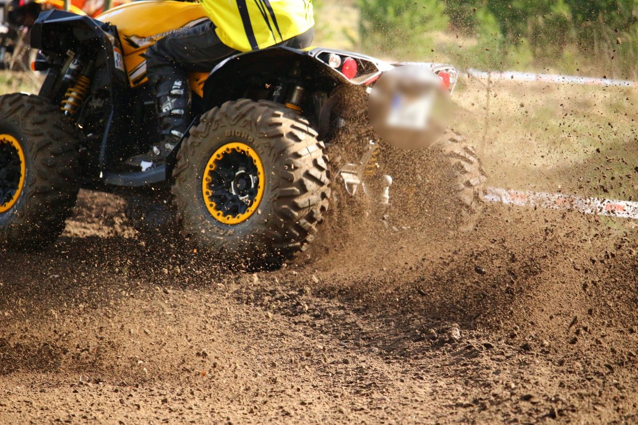 Tragedie în Sibiu. Un bărbat a murit după ce ATV-ul pe care se afla a lovit un stâlp