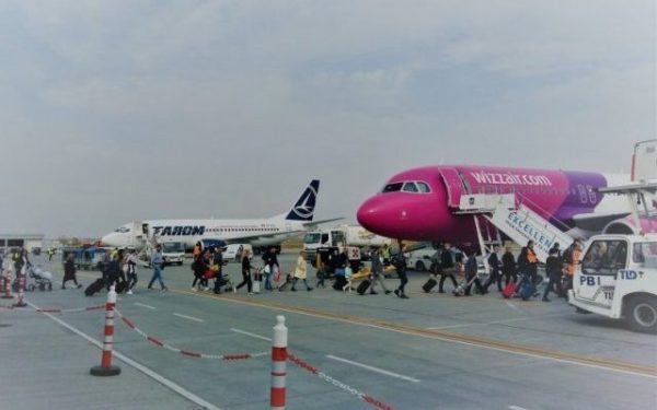Un pasager, fără certificat verde, s-a răzbunat pentru că i s-a refuzat îmbarcarea și a anunțat prezența unui bagaj suspect la bordul unui avion