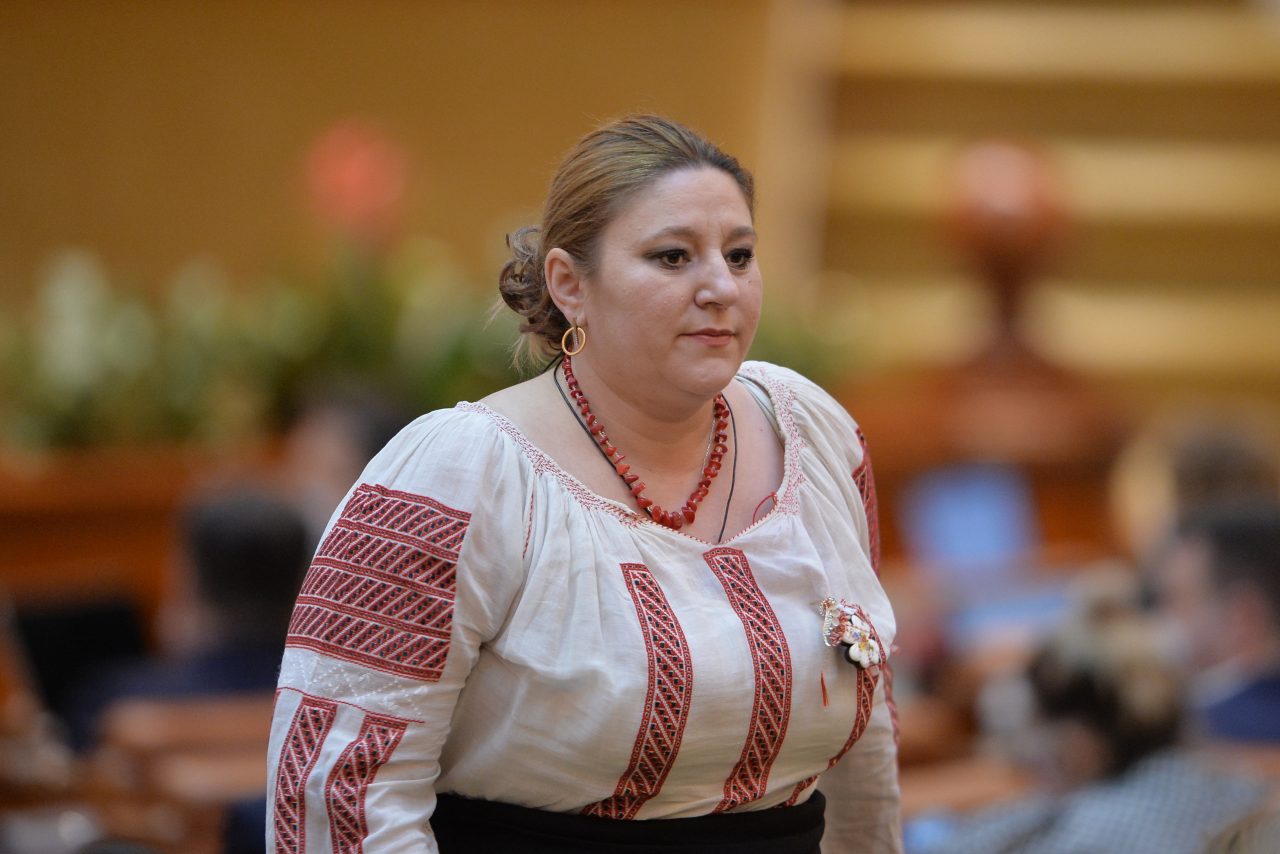 Diana Șoșoacă cere să îi fie prezentate „toate dovezile științifice care atestă existența virusului”