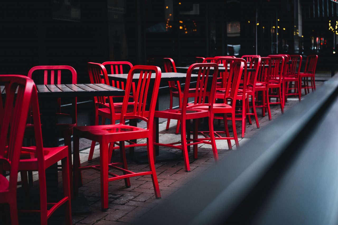 Restaurantele și zonele de food-court din mall-uri, aproape pustii, în București, în prima zi de la introducerea certificatului verde: O parte dintre clienți refuză să-l prezinte