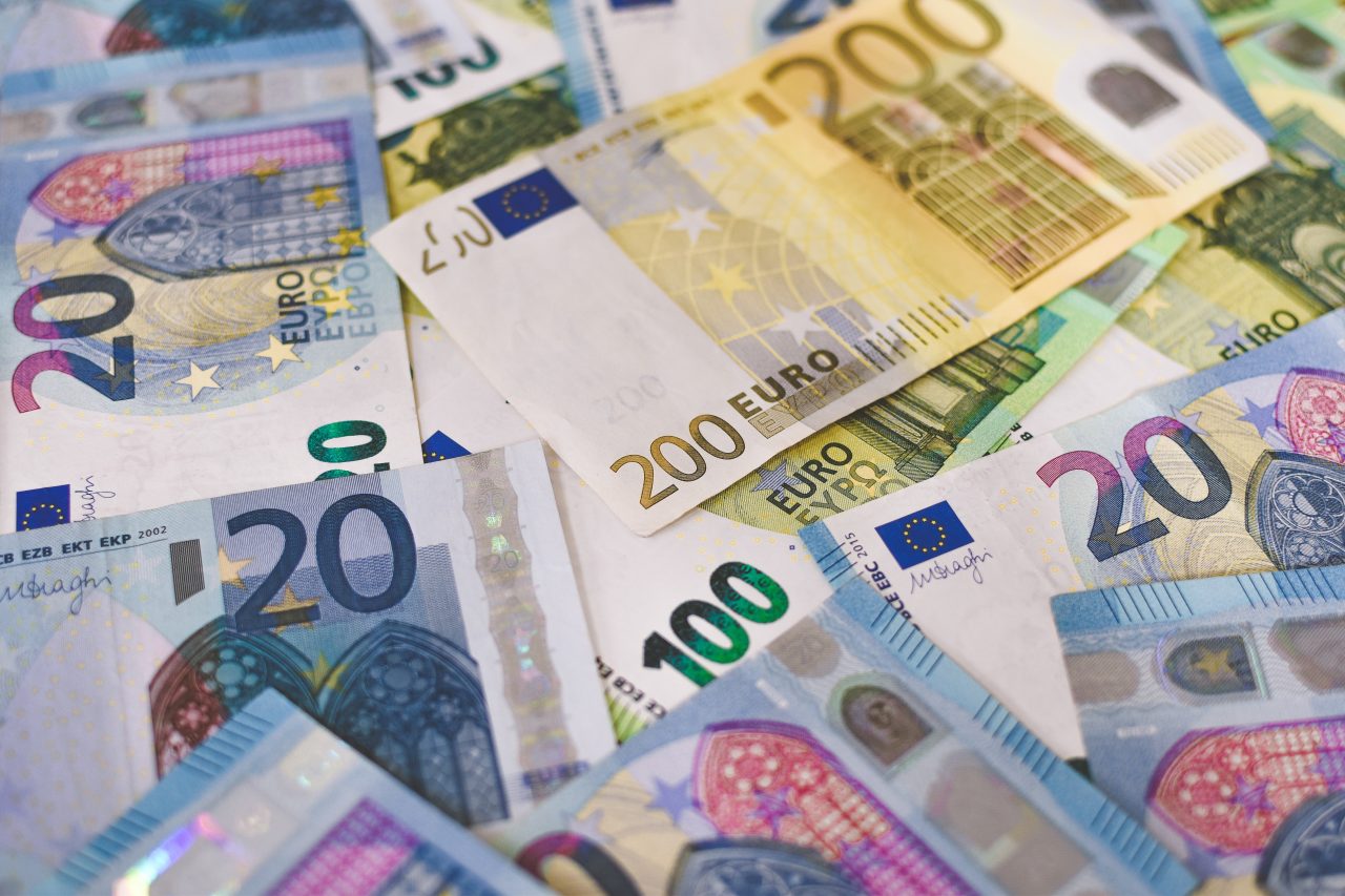 Curs valutar BNR 22 septembrie. Euro a atins un nou maxim istoric