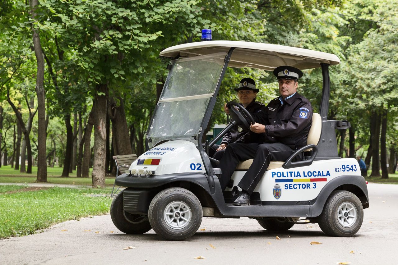 Fost șef în Poliția Capitalei, prins în timp ce copia la examenul de angajare la Poliția Locală. Comisia de examen a anulat lucrarea comisarului șef Cornel Drumariu