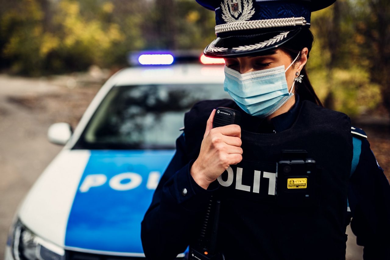 Jaf la o bancă din Brăila, surprins de camerele de supraveghere. Cum a reacționat angajata amenințată (VIDEO)