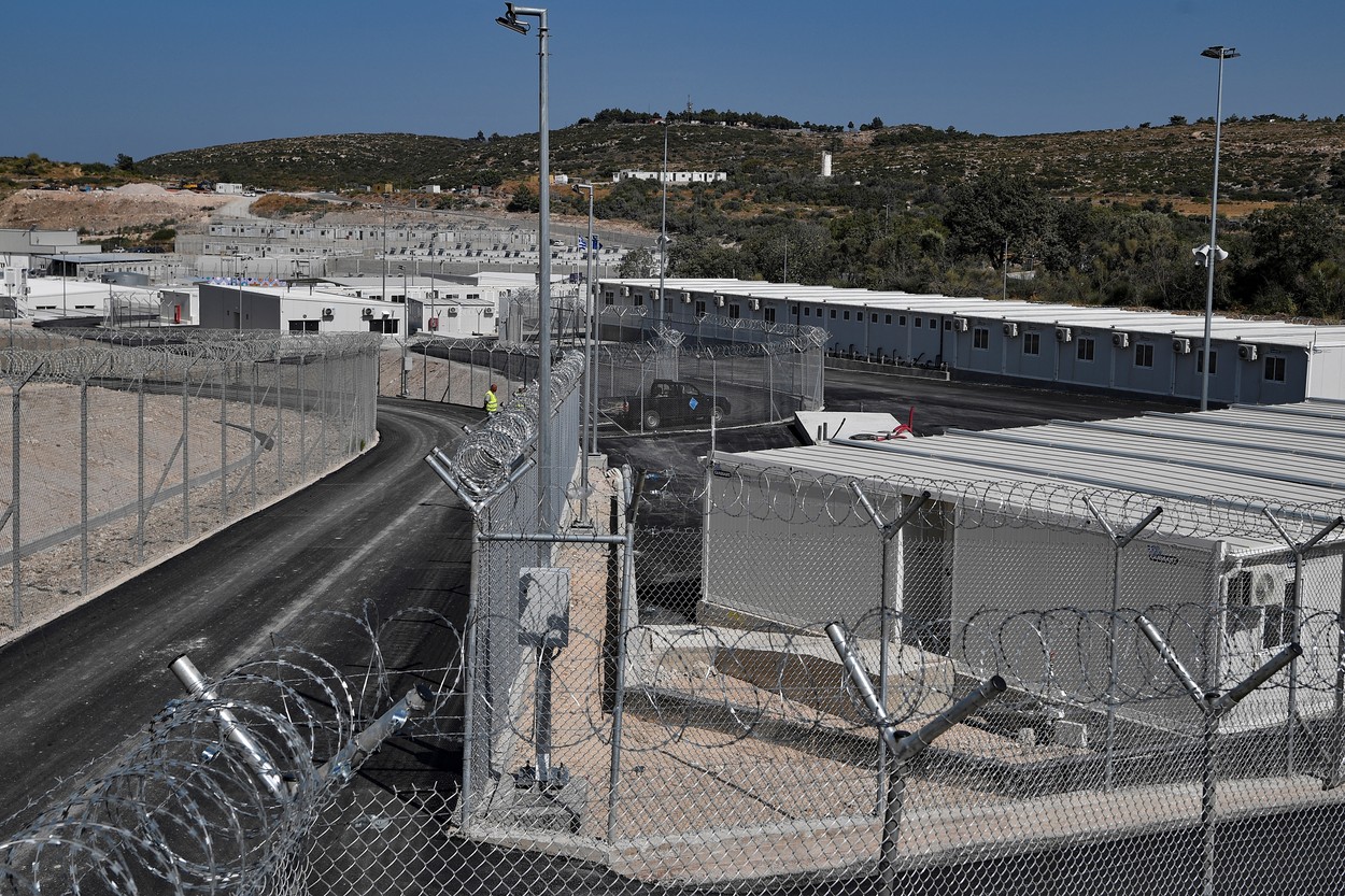Grecia a inaugurat primul centru „închis cu acces controlat” pentru migranți