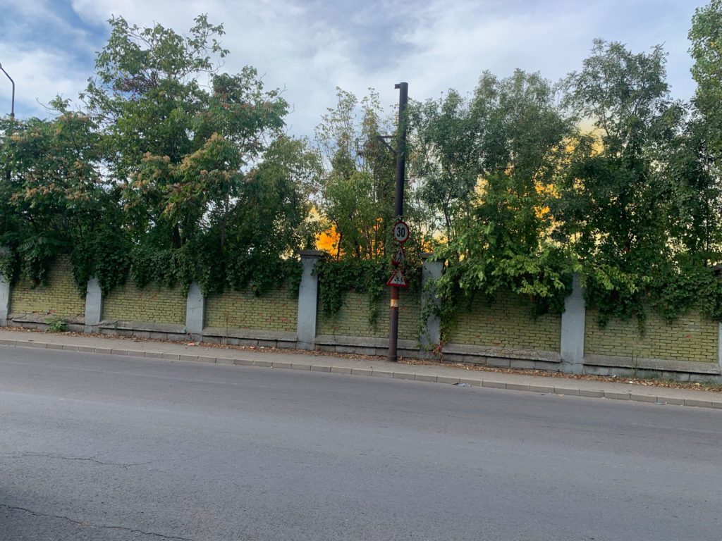 O pulbere portocalie cu miros puternic de sulf a acoperit din nou sudul Ploieștiului, în zona fostei rafinării Astra, la fel cum s-a întâmplat și anul trecut (FOTO)