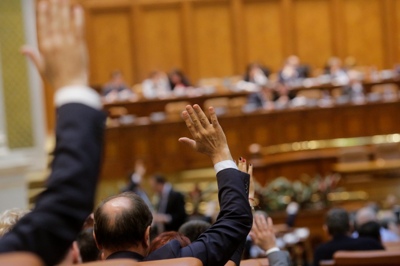 Camera Deputaților a respins proiectul privind parteneriatul civil. Deputat PNL: „Relațiile homosexuale au dus la declinul Imperiului Roman”