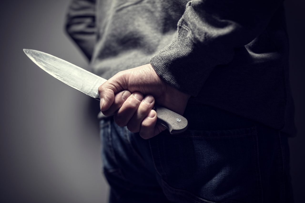 Femeie din Năvodari, înjunghiată de soț după ce i-a cerut divorțul. Victima a ieșit pe scara blocului, plină de sânge, pentru a cere ajutor