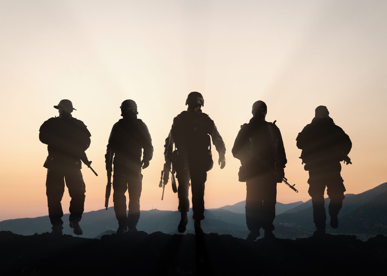 Militar din Craiova, arestat după ce ar fi încercat să întrețină relații sexuale cu un băiat de 15 ani. Elevul a fost racolat pe internet