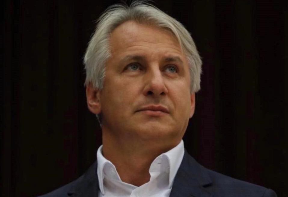 Orlando Teodorovici: ”Asistăm la încă o încercare disperată a lui Iohannis de a-și menține la Palatul Victoria «guvernul meu»”
