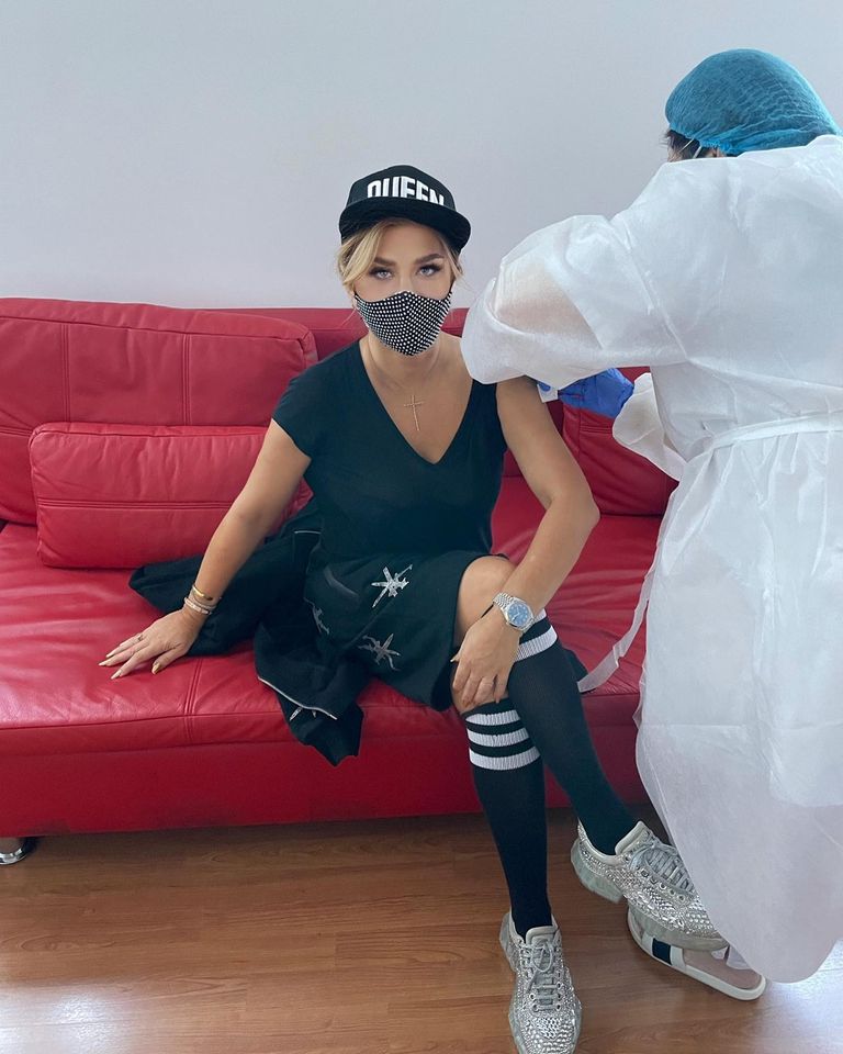 Loredana Groza s-a vaccinat cu a treia doză: ”Singura soluție pentru a termina pandemia”