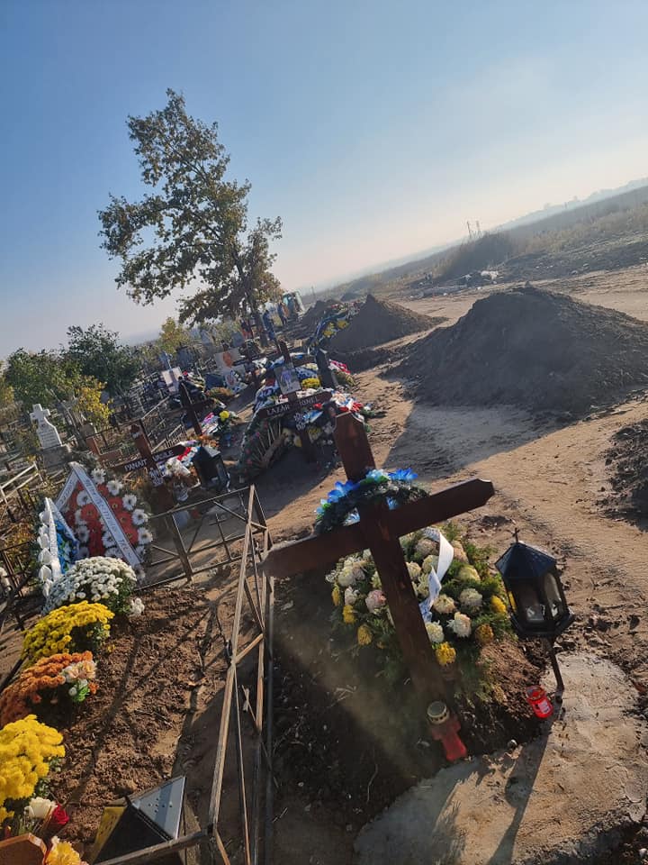 15 înmormântări au avut loc la cimitirul orașului Slobozia, în ultimele două zile. Groparii sunt copleșiți de numărul de decese