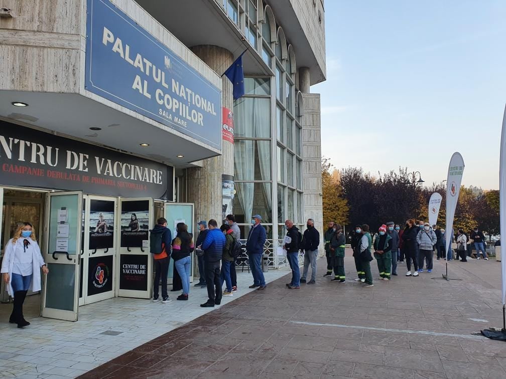 Maratonul de vaccinare din București: Peste 13.000 de persoane vaccinate în primele 8 ore ale zile de vineri