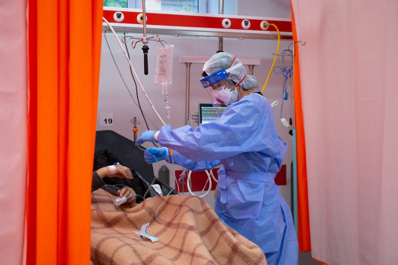 Mărturia tulburătoare a unui medic: „Va fi biblic, vor mai muri mii până la sfârșit de val”. Când am putea scăpa de pandemie