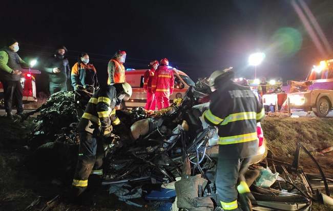 Accident grav în Caraș-Severin. Doi oameni au murit după ciocnirea a două mașini