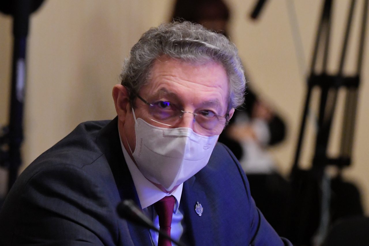 Medicul Adrian Streinu-Cercel se opune proiectului privind obligativitatea certificatului verde la locul de muncă: „Chiar ne-a luat Dumnezeu mințile?”