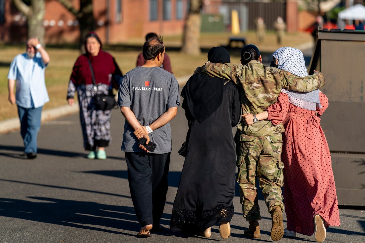 Refugiații afgani aflați în hotelurile din Marea Britanie cer să fie trimiși înapoi în Afganistan