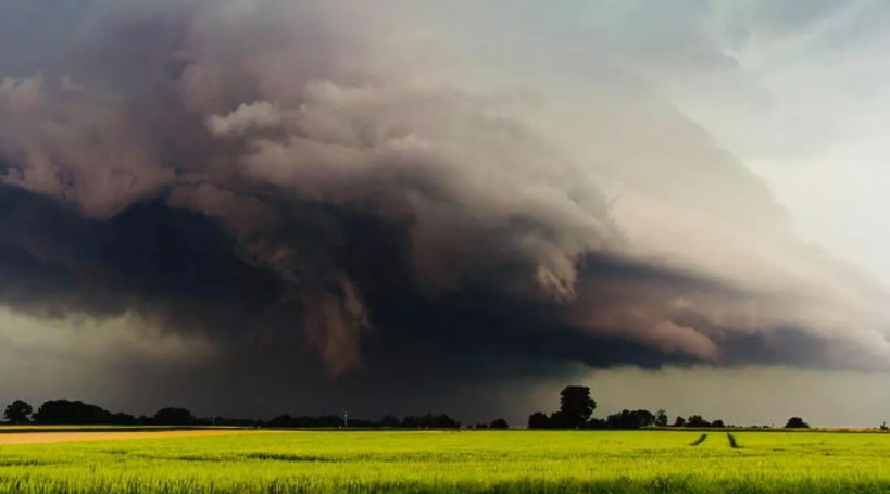 Care este legătura dintre schimbările climatice și fenomenele meteorologice extreme