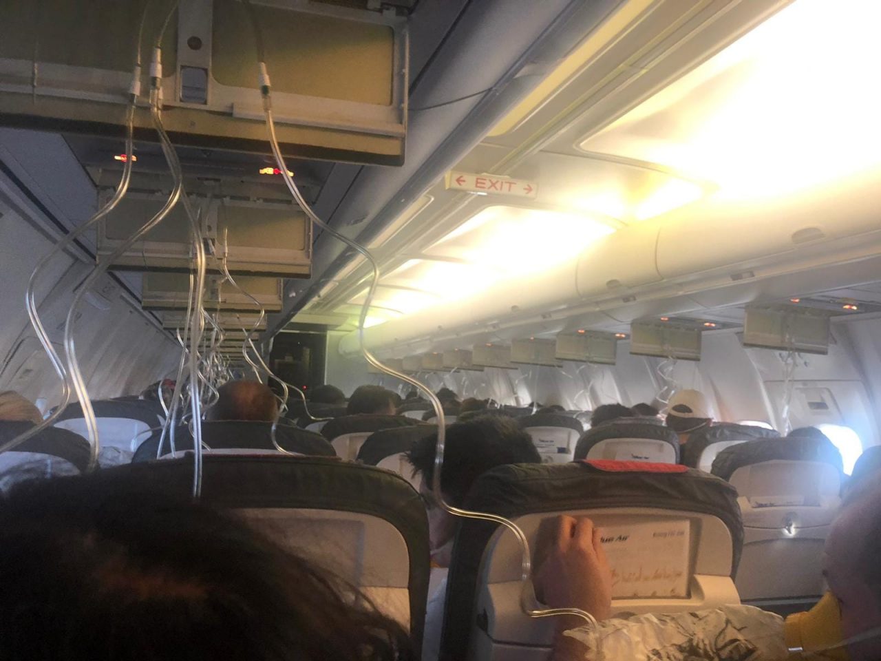 VIDEO | Un avion Blue Air care zbura din Praga spre București s-a depresurizat