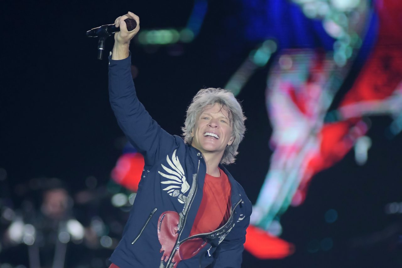 Jon Bon Jovi şi Bryan Adams s-au îmbolnăvit de COVID-19