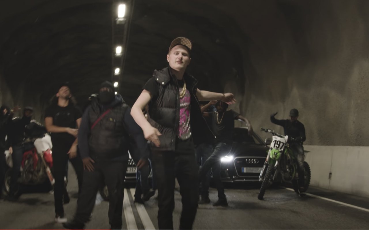 Un cunoscut rapper suedez a fost împușcat mortal, pe stradă, în Stockholm 