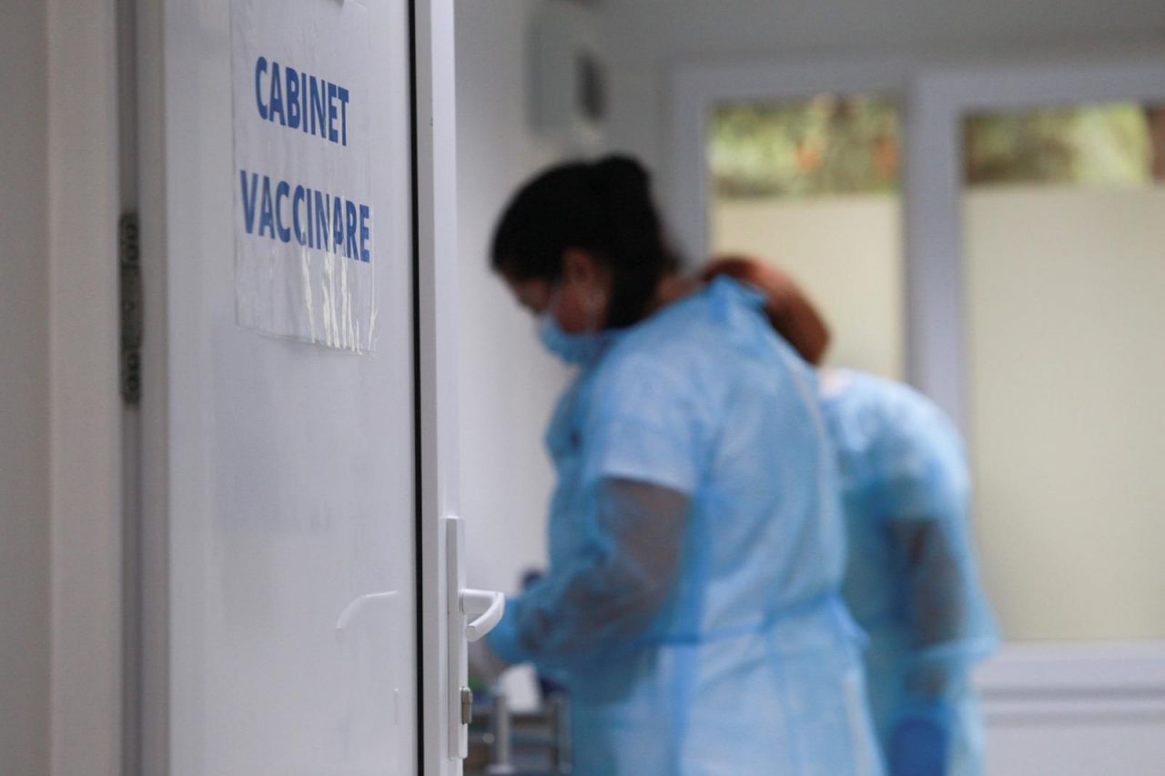 Aproape 450.000 de persoane s-au înscris la Loteria vaccinării. Când are loc prima extragere și care este valoarea premiilor