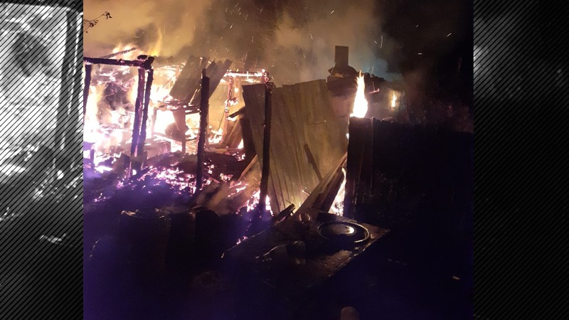 Incendiu în Botoșani. O magazie a ars ca o torță după ce o bătrână a încercat să facă țuică