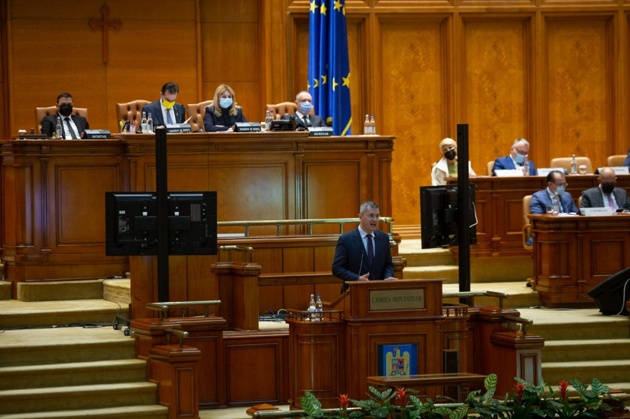Dan Barna, atac la adresa premierului: „Ați fi putut fi Superman, ați ales să fiți un banal Florin Cîțu”