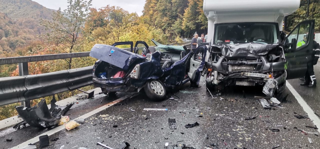 Accident pe DN1 în județul Prahova. Cinci persoane implicate, printre care și un bebeluș