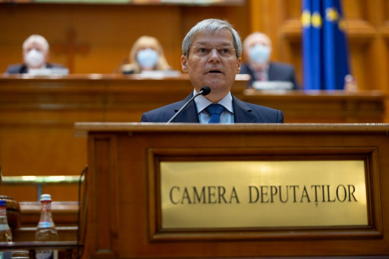 Premierul desemnat, la tribuna Parlamentului: „Vin aici astăzi în fața dumneavoastră pentru a cere un vot pentru un Guvern de criză”