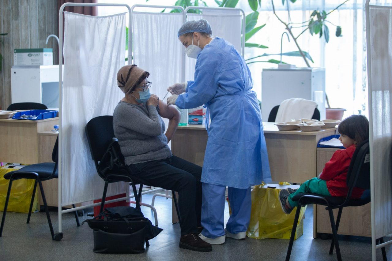 Aproape 35.000 de persoane s-au vaccinat anti-Covid în România, în utimele 24 de ore. Câți oameni au fost inoculați cu prima doză