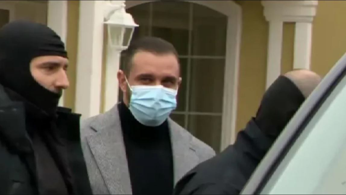 Cum a ajuns în arest, pentru a doua oară, fostul soț al Biancăi Drăgușanu. Deși „bolnav”, Alex Bodi frecventa cluburile din București