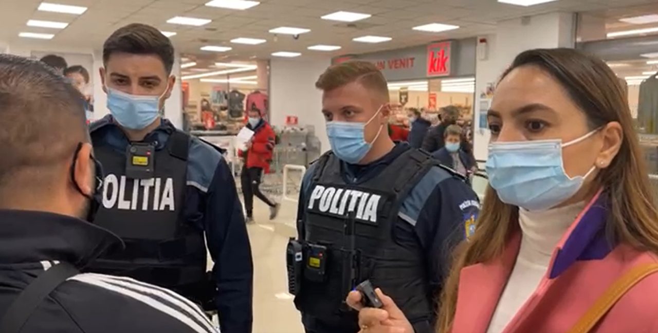 Parlamentarul Anamaria Gavrilă a declanșat scandal la Serviciul Înmatriculări Deva pe tema certificatului verde: „Chemaţi, bă, mascaţii să o ia de aici pe asta!”