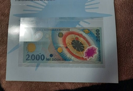 Cât a ajuns să coste pe OLX o bancnotă de 2000 de lei cu eclipsa din 1999