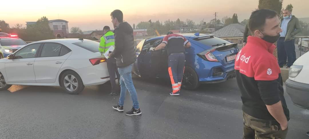 Carambol cu șase mașini pe DN6, în localitatea ilfoveană Bragadiru. Un copil de 3 ani a fost rănit (FOTO-VIDEO)