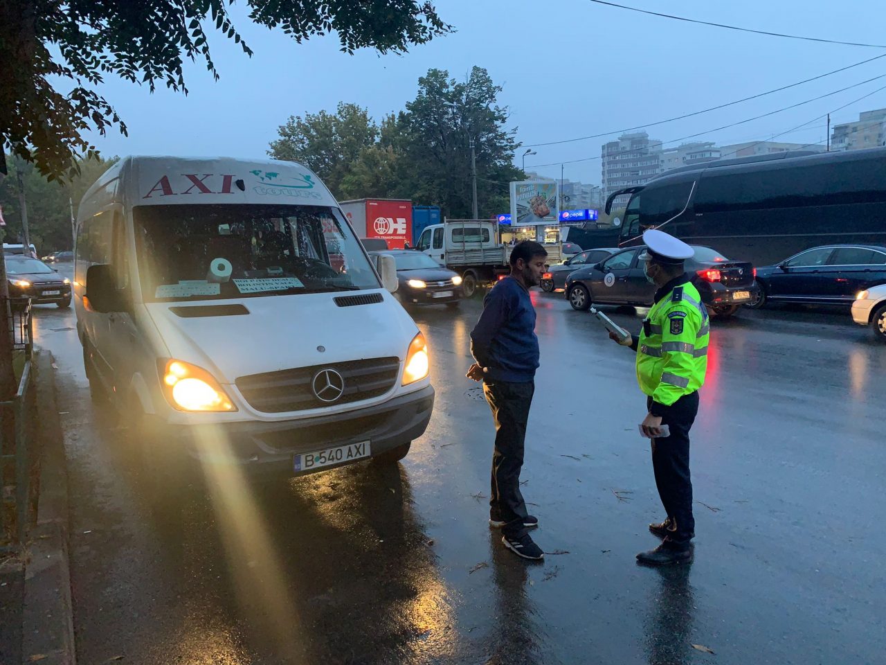 Șoferii acuză că prețurile RCA s-au triplat. Ce pârghii au la dispoziție șoferii pentru a reclama scumpirile excesive