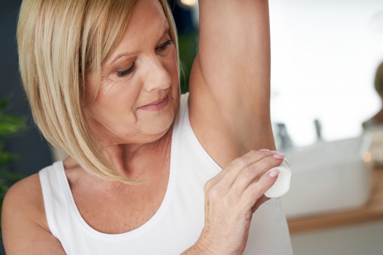 Legătura dintre deodorante și apariția cancerului. Ce scot la iveală două studii noi