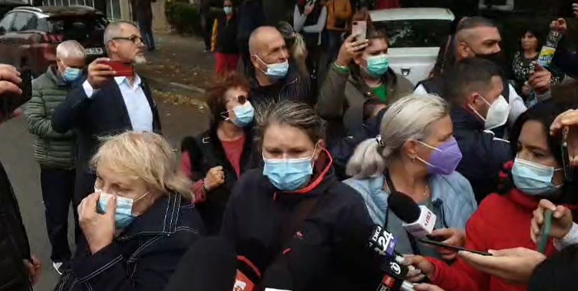 VIDEO| Mărturia cutremurătoare a unei femei care și-a pierdut mama în incendiul din Constanța: „Au murit cu zile, arși ca șobolnii. Nimănui nu-i pasă de noi”