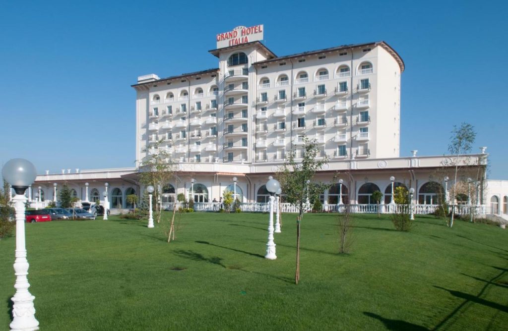 Un profesor de la UMF Cluj a murit după ce a căzut de la etajul unui hotel din Cluj-Napoca