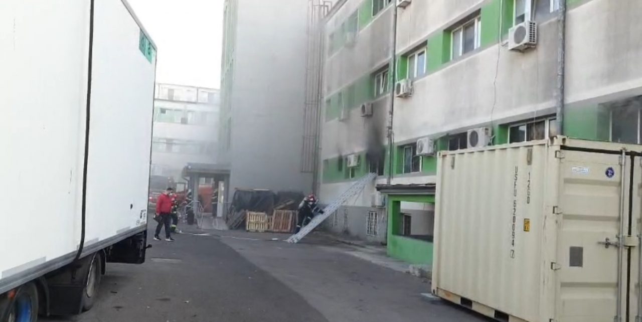 VIDEO. Incendiu la secția ATI a Spitalului de Boli Infecțioase Constanța. Pacienții au fost evacuați / Plan roșu de intervenție