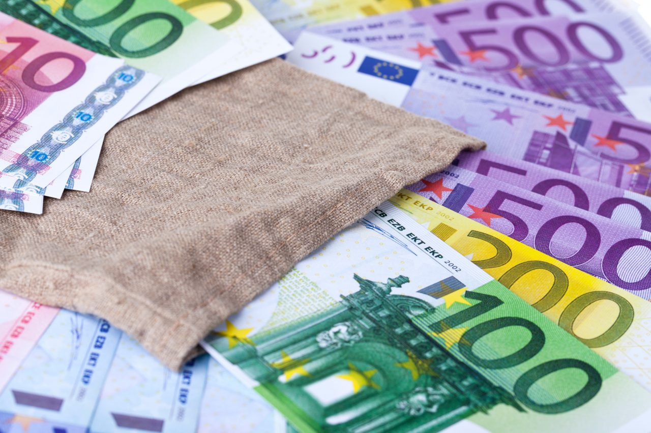 Cele mai atractive salarii. Cât mai câștigă un român în Anglia, Italia, Spania și Germania