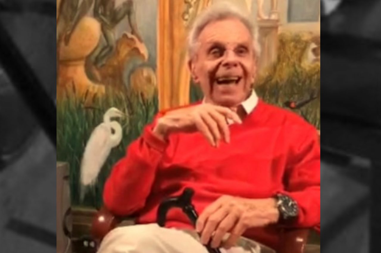 VIDEO | A murit Mort Sahl, „veteranul” satirei politice în SUA. Comediantul avea 94 de ani