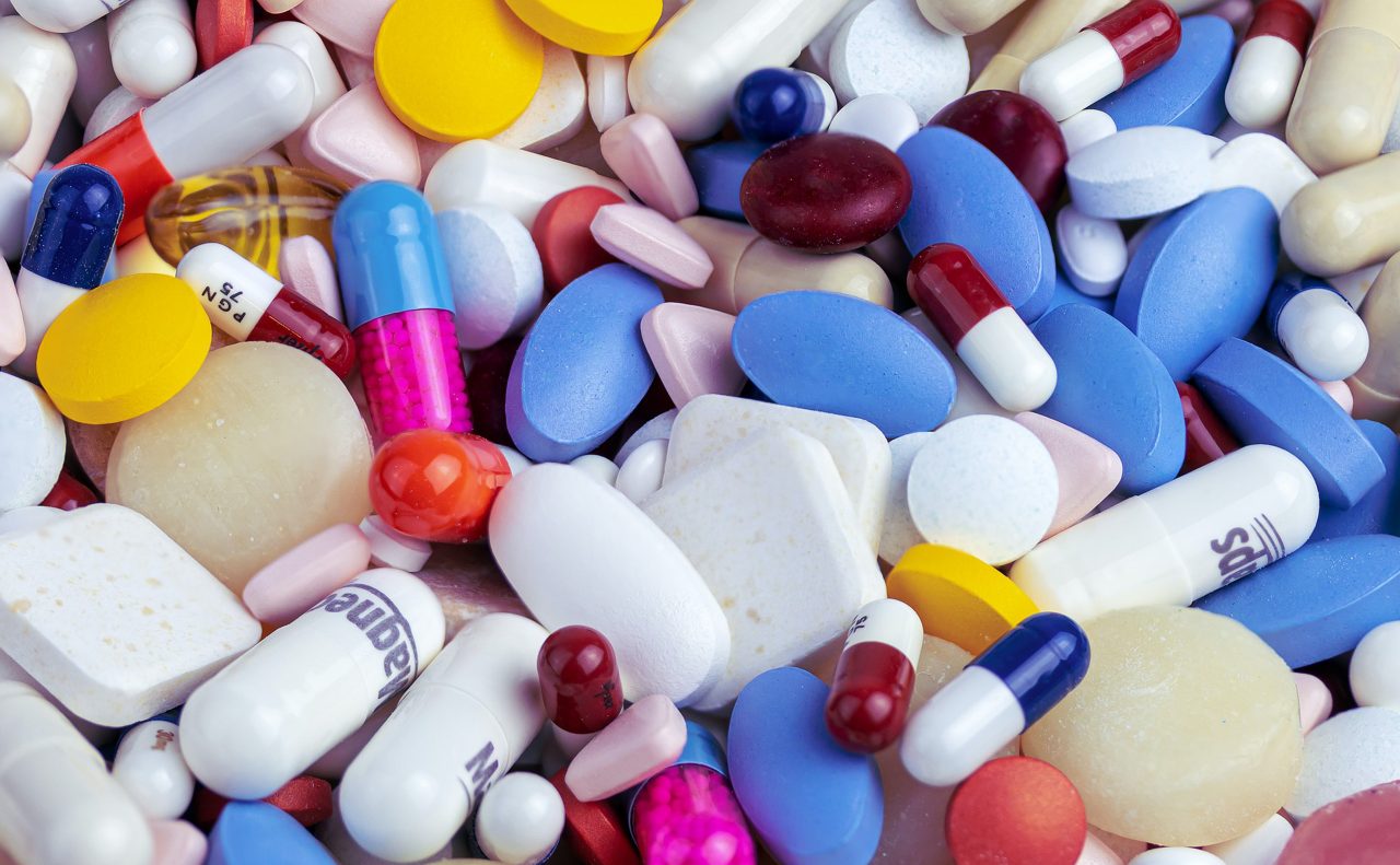 Combinația de medicamente care poate duce la deces. Mii de bolnavi COVID din România le iau fără să consulte un medic