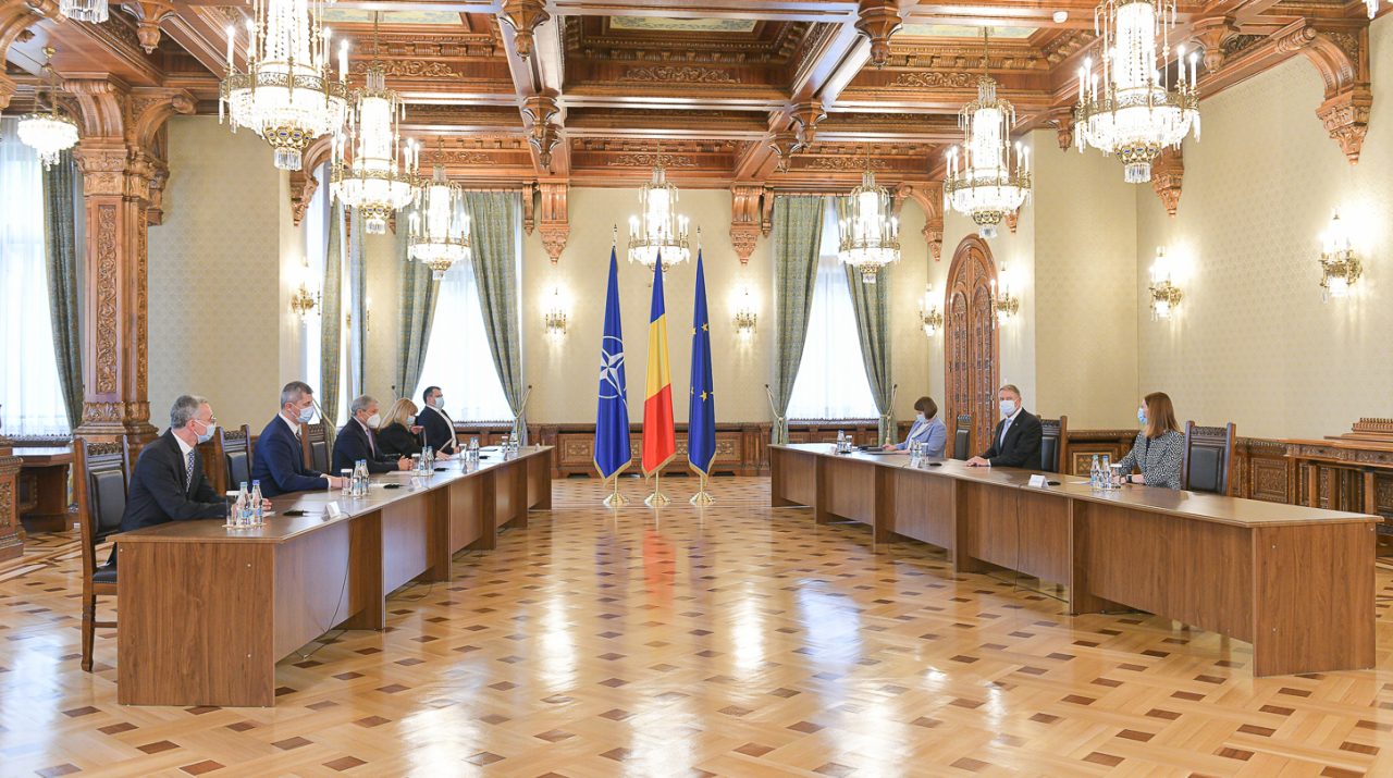 Klaus Iohannis a decis să îl desemneze pe Dacian Cioloș candidat la funcția de premier. Ce urmează