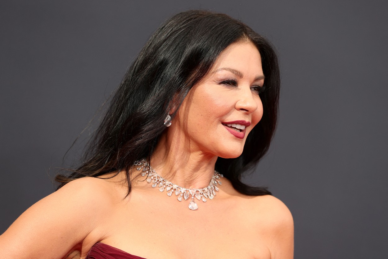 Catherine Zeta-Jones, imagini de la Castelul Peleș: „Dacă aș fi o prințesă, aici mi-aș dori să locuiesc”. Ce spune actrița despre București | VIDEO