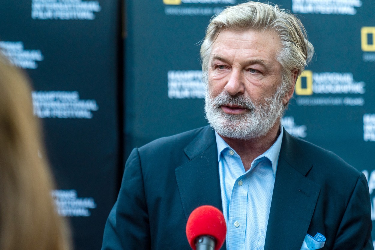 Actorul Alec Baldwin a împușcat două persoane pe platourile de filmare. Una dintre victime a murit