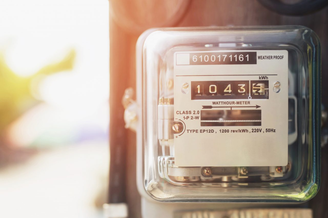 Factură uriașă primită de un prahovean la energia electrică. Client: „La noi nu e fabrică”