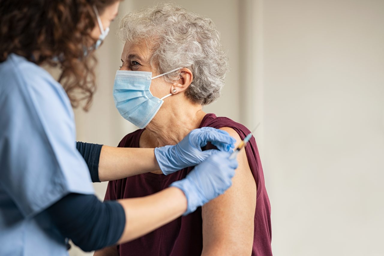 Campania națională de vaccinare antigripală începe săptămâna viitoare. Ce recomandă medicii persoanelor imunizate anti-COVID-19