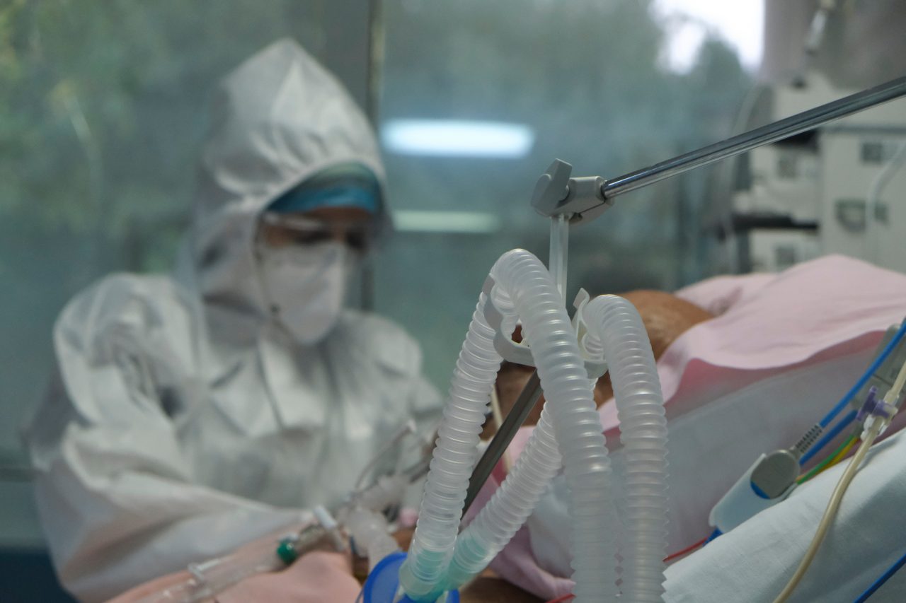 Doi soți care au refuzat să se vaccineze împotriva COVID-19 au murit, lăsând în urmă cinci copii